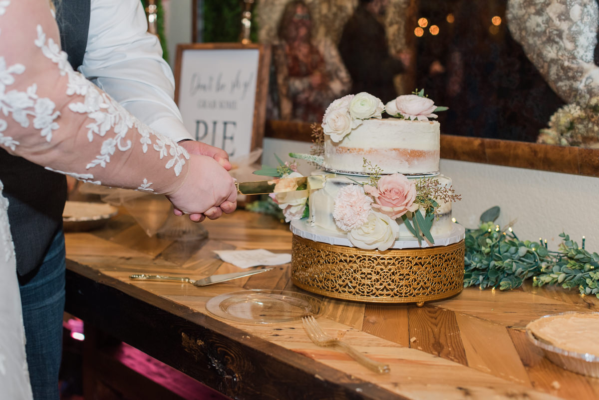 cutting wedding cake