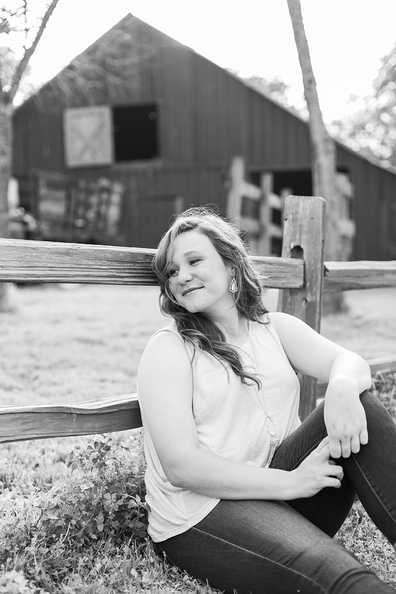 031616.Baylee.Senior.Photos.029.bw
