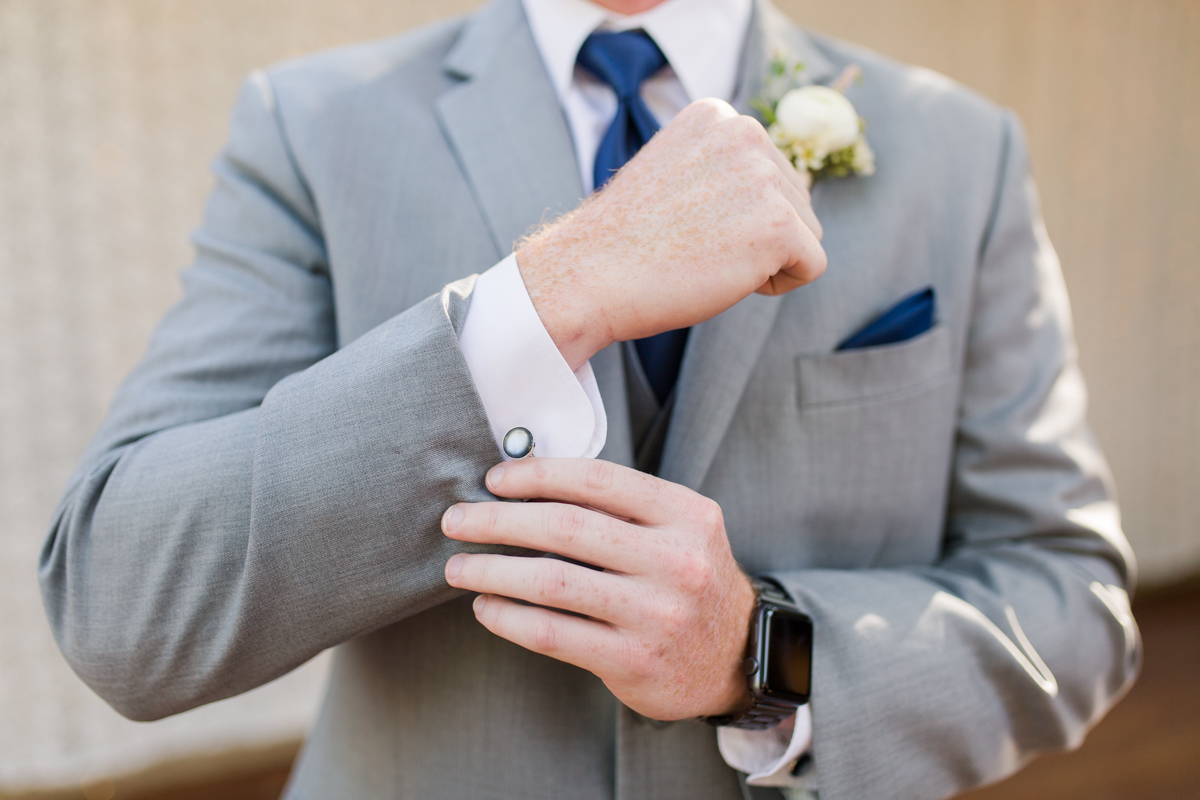 groom detail photo
