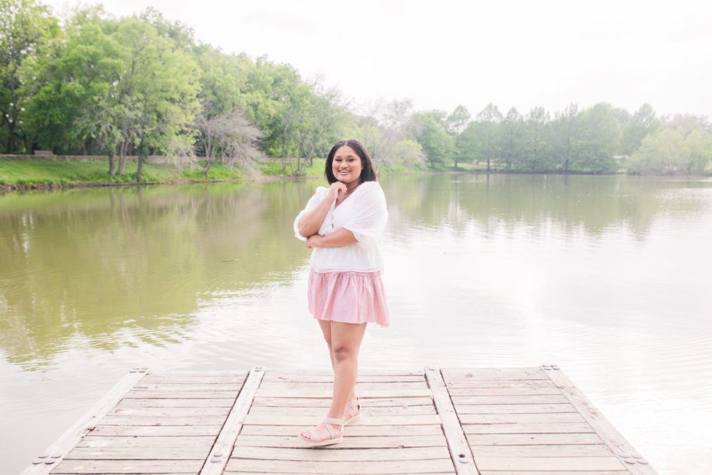 Best Senior Photo Locations in Austin – Mills Pond Pflugerville