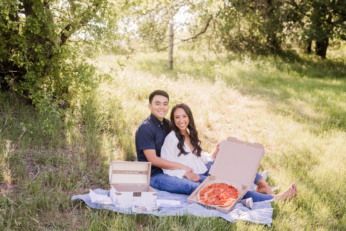 Pizza picnic blanket engagement pictures, austin texas photographer Lauren Garrison
