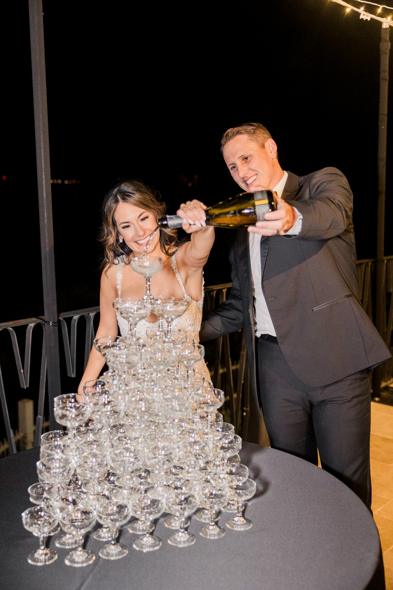 champagne tower pour