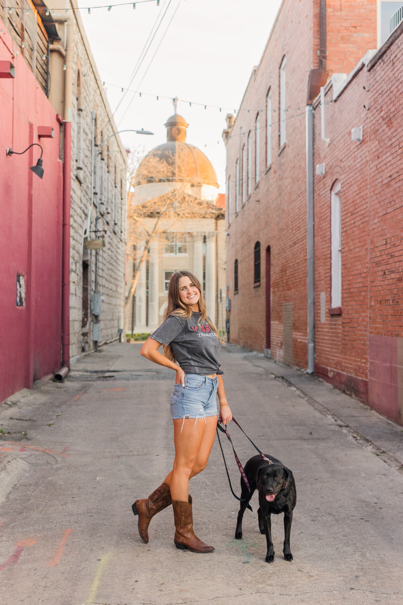 Kissing Alley Senior Photos