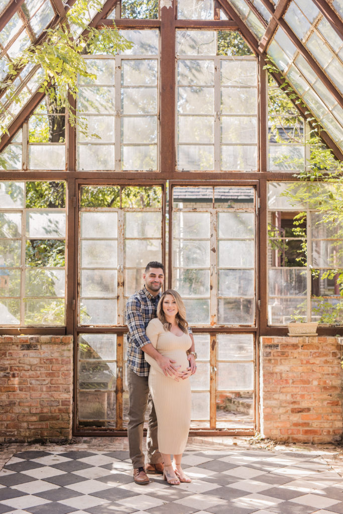 Maternity Photos at The Sekrit Theater Greenhouse  ausitn, texas