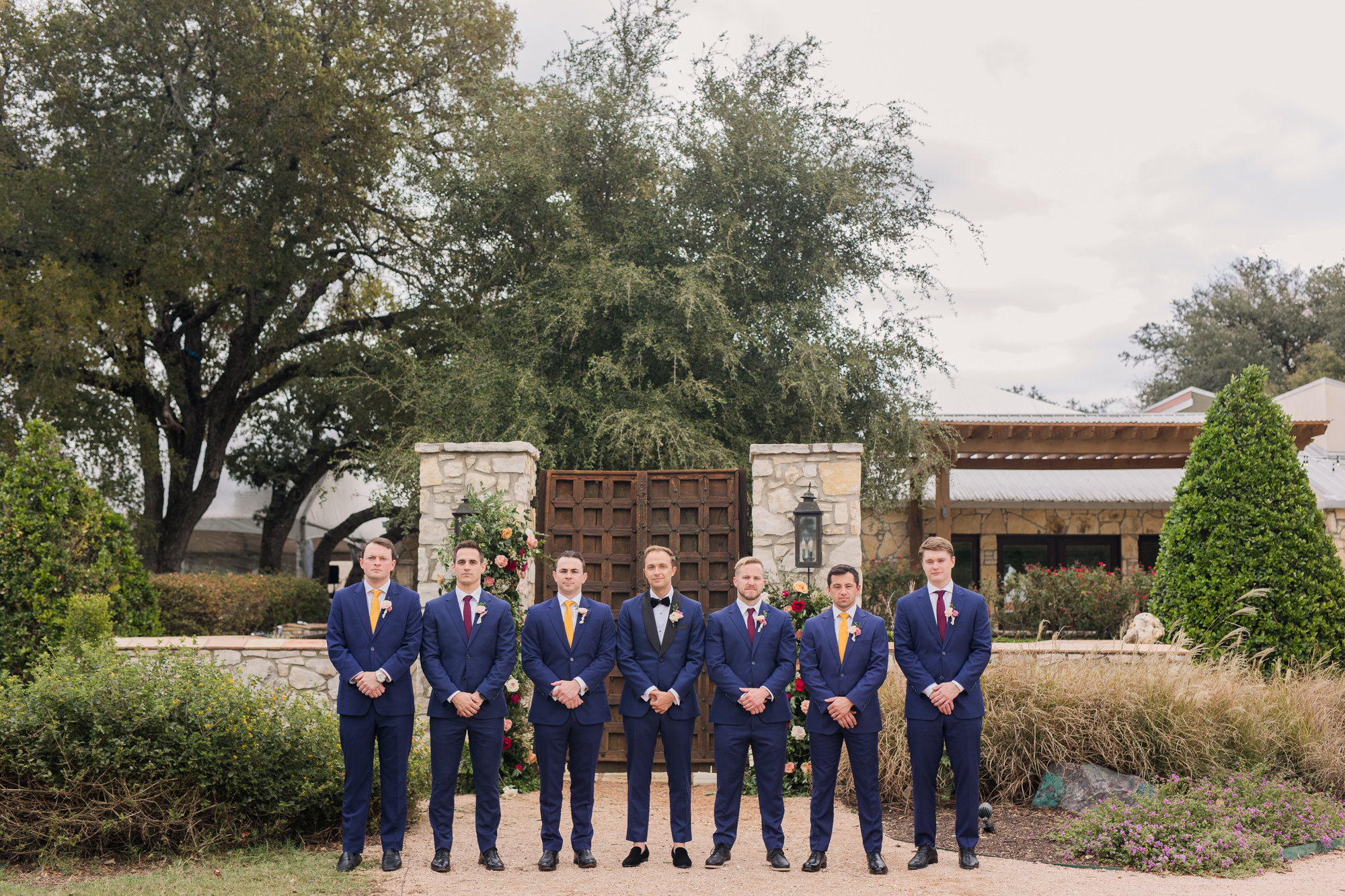 groomsmen photos