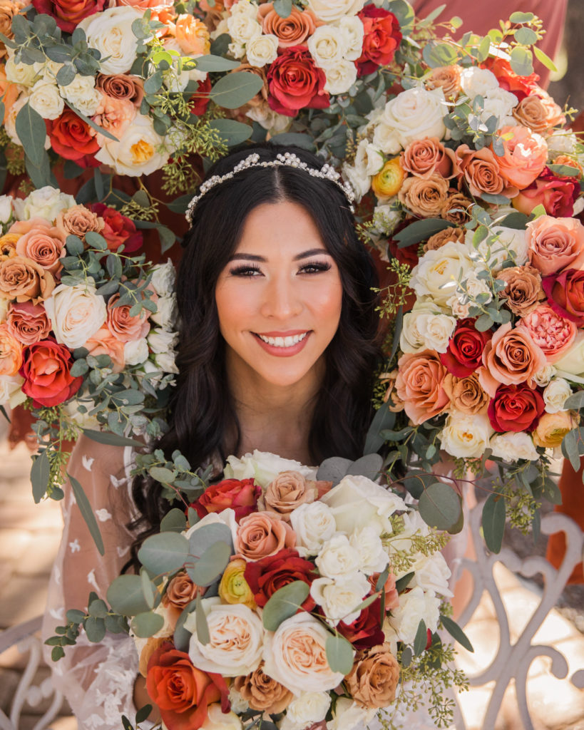 Bouquets around the bride's face picture