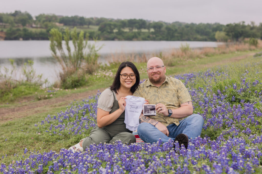 Austin Pregnancy Announcement Photo Mini-Session, Bluebonnets