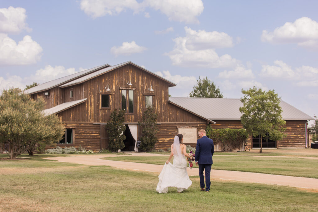 Summer Wedding at Lone Oak Barn