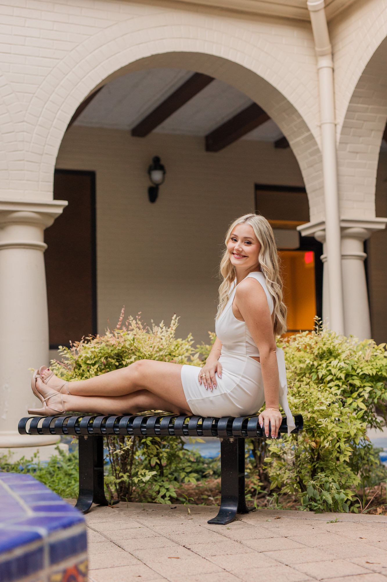 Texas State Senior Photos courtyard 