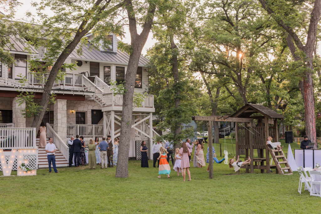 Why Intimate Backyard Weddings are AMAZING