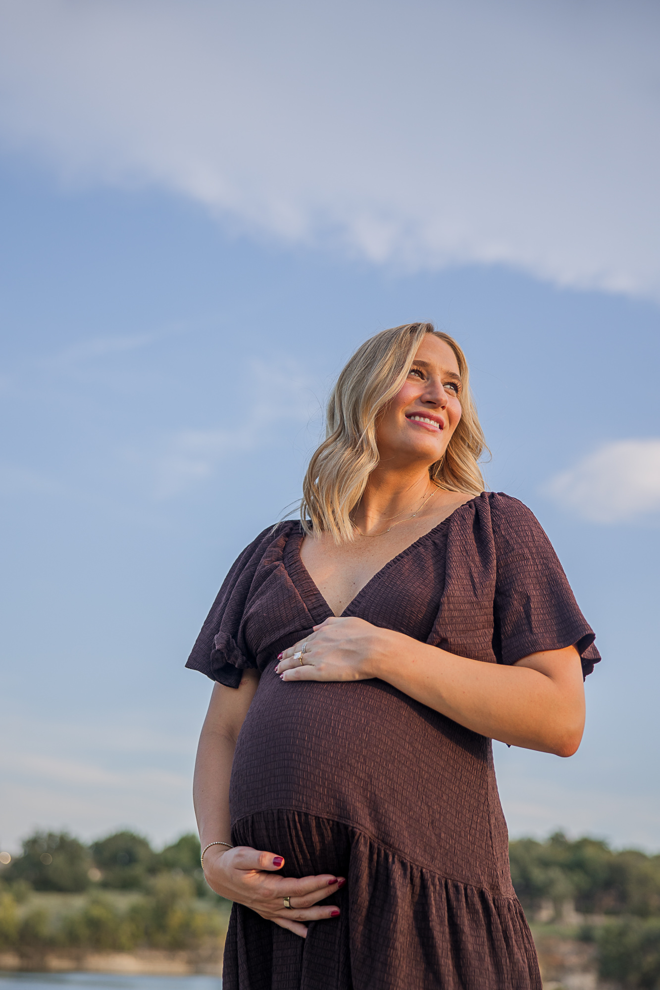 maternity picture brown dress